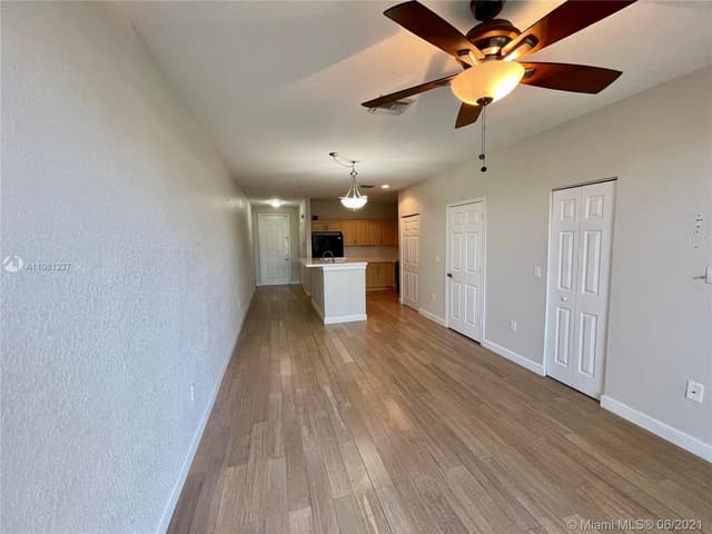 8254 Prestige Commons Dr, Tamarac FL 33321 - Tamarac, FL - Photo 6