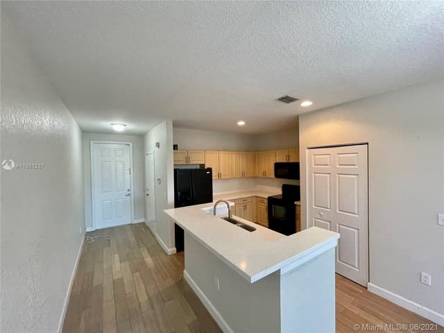 8254 Prestige Commons Dr, Tamarac FL 33321 - Tamarac, FL - Photo 3