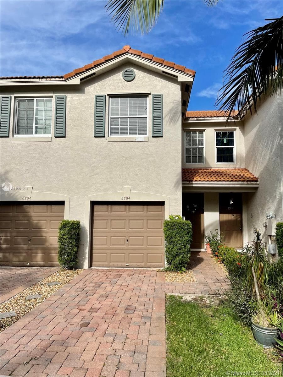 8254 Prestige Commons Dr, Tamarac FL 33321