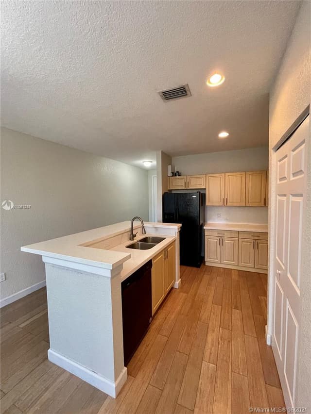 8254 Prestige Commons Dr, Tamarac FL 33321 - Tamarac, FL - Photo 4
