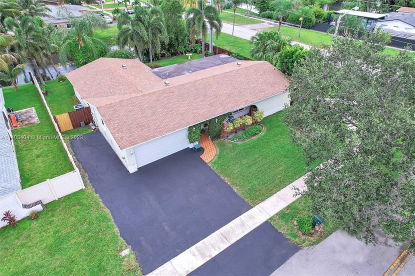820 NW 92nd Ave, Pembroke Pines FL 33024