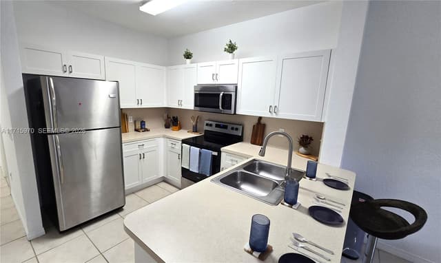 7854 Catalina Cir, Tamarac FL 33321 - Tamarac, FL - Photo 6