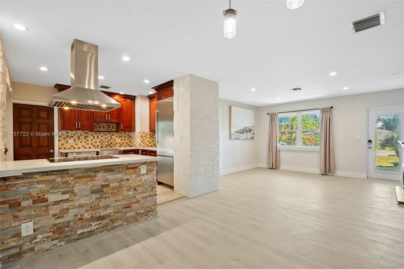 2725 NE 21st Ave, Fort Lauderdale FL 33306