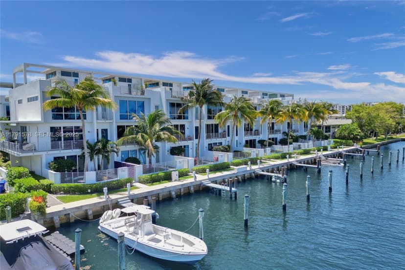 2725 NE 1st St, Pompano Beach FL 33062