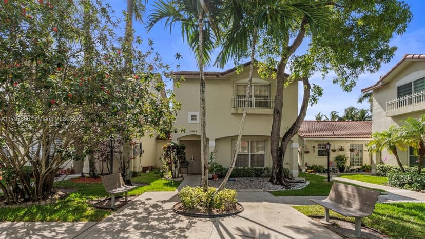 10854 NW 8th St, Pembroke Pines FL 33026