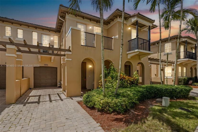 8706 Blaze Ct, Davie FL 33328