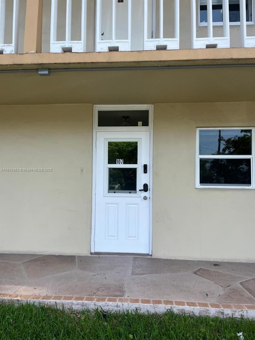 620 NE 12th Ave # 107, Hallandale Beach FL 33009