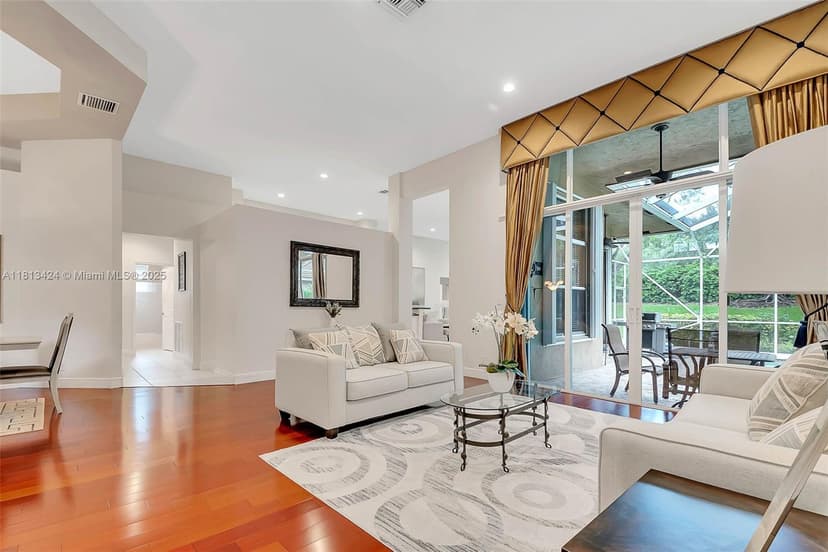 3943 Nighthawk Dr, Weston FL 33331