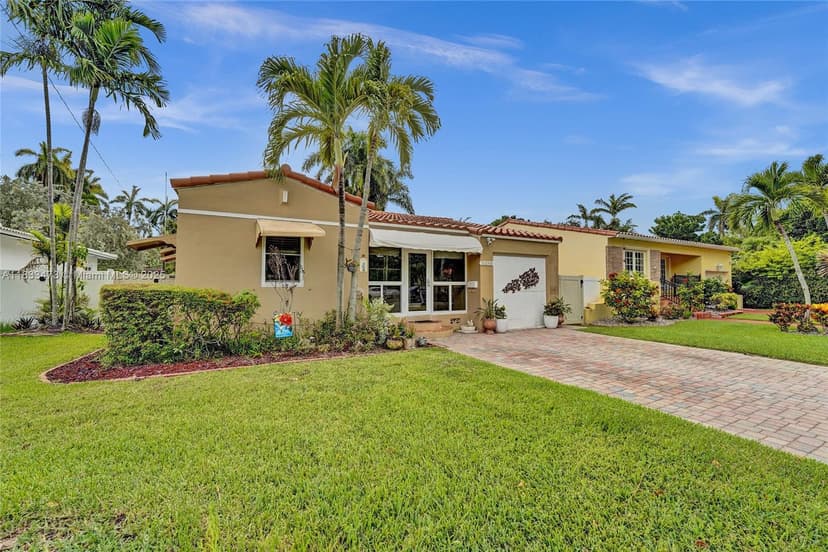 1340 Jackson St, Hollywood FL 33019