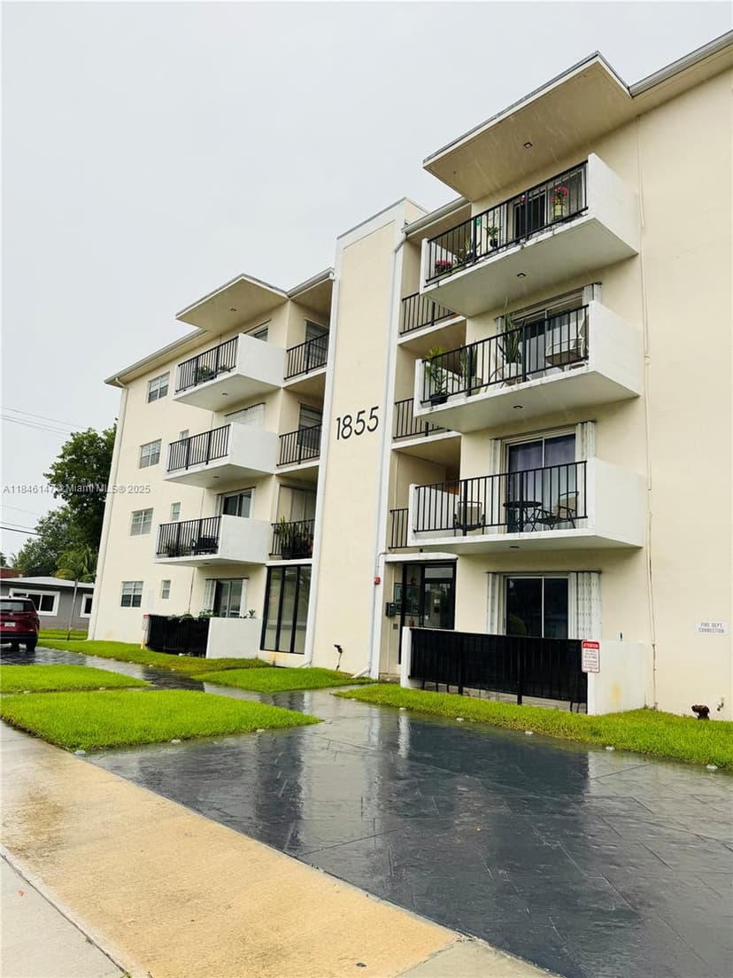 1855 Plunkett St # 310, Hollywood FL 33020