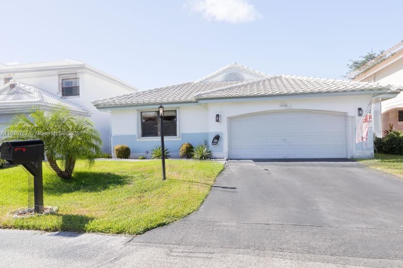 15060 Norfolk Ln, Davie FL 33331