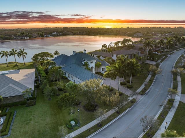3111 Lake Ridge Lane, Weston FL 33332 - Weston, FL - Photo 2