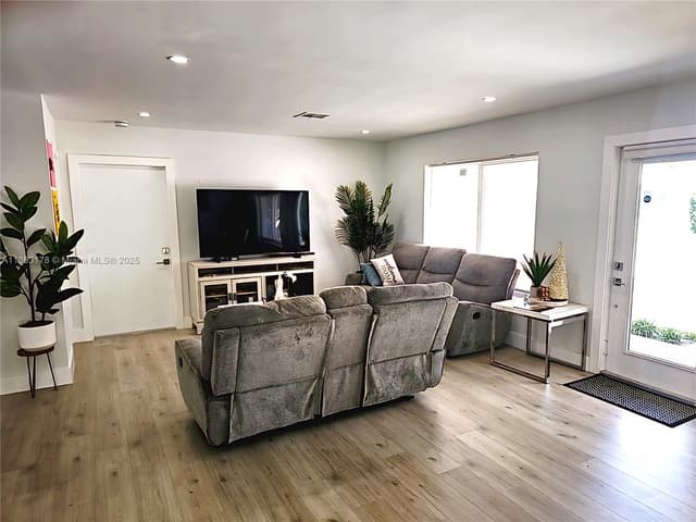 1430 NE 53rd Ct, Fort Lauderdale FL 33334 - Fort Lauderdale, FL - Photo 6