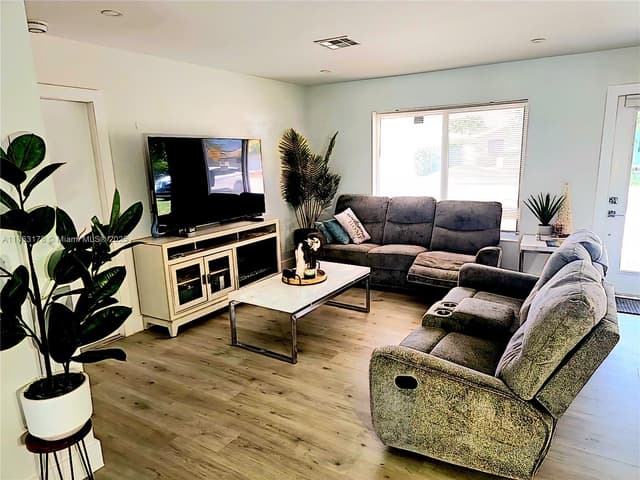 1430 NE 53rd Ct, Fort Lauderdale FL 33334 - Fort Lauderdale, FL - Photo 5