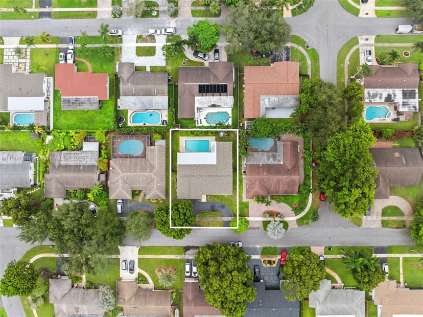 11911 NW 14th Ct, Pembroke Pines FL 33026