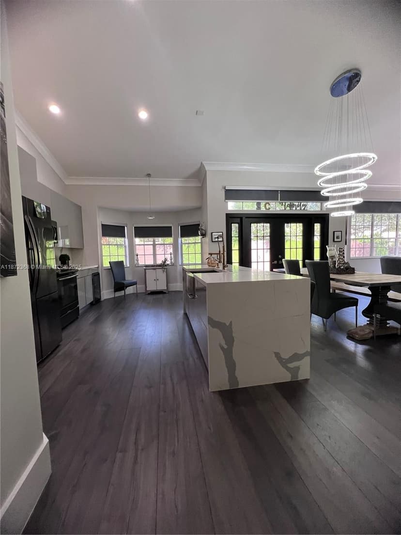 1371 Bayview Cir, Weston FL 33326