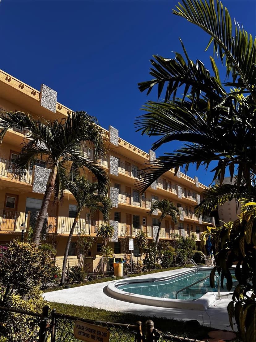 2145 Pierce St # 105, Hollywood FL 33020
