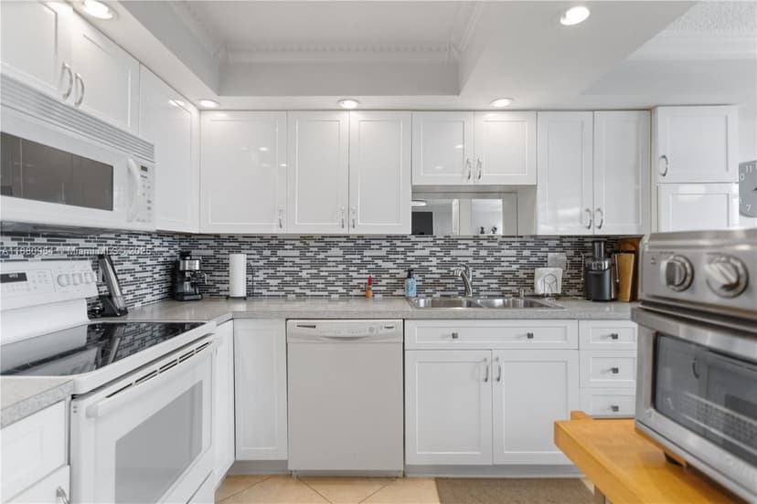 1811 Jefferson St # 805, Hollywood FL 33020