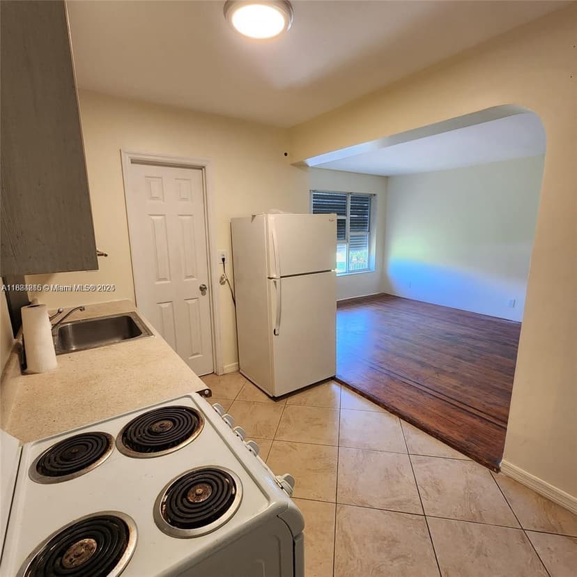 1843 Wiley St, Hollywood FL 33020