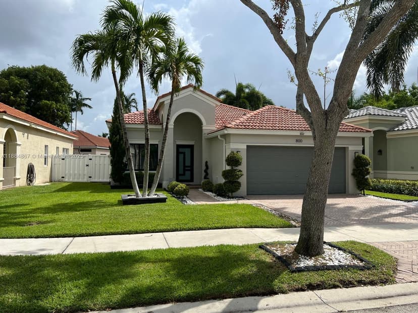 800 Tanglewood Cir, Weston FL 33327