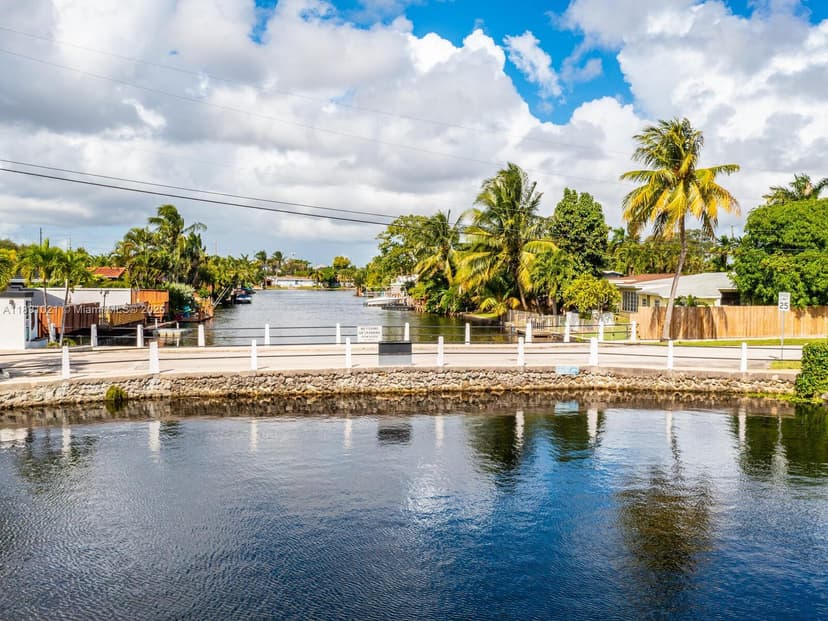 2856 NW 10th Ave, Wilton Manors FL 33311