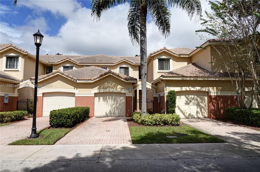3873 Tree Top Dr, Weston FL 33332