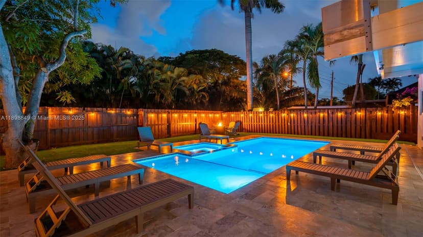 1230 Johnson St, Hollywood FL 33019