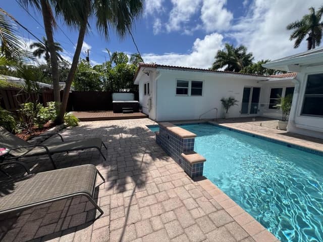 1042 Tyler Street, Hollywood FL 33019 - Hollywood, FL - Photo 2