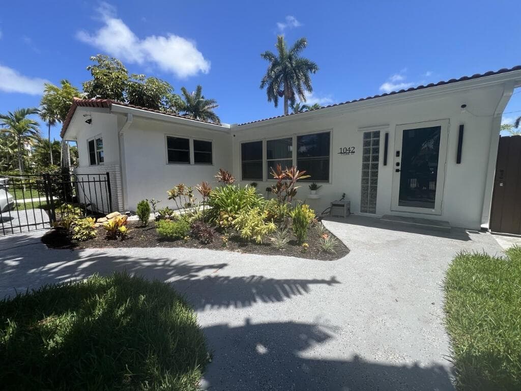 1042 Tyler Street, Hollywood FL 33019 - Hollywood, FL - Photo 1