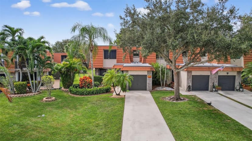 1413 SW 109th Way, Davie FL 33324