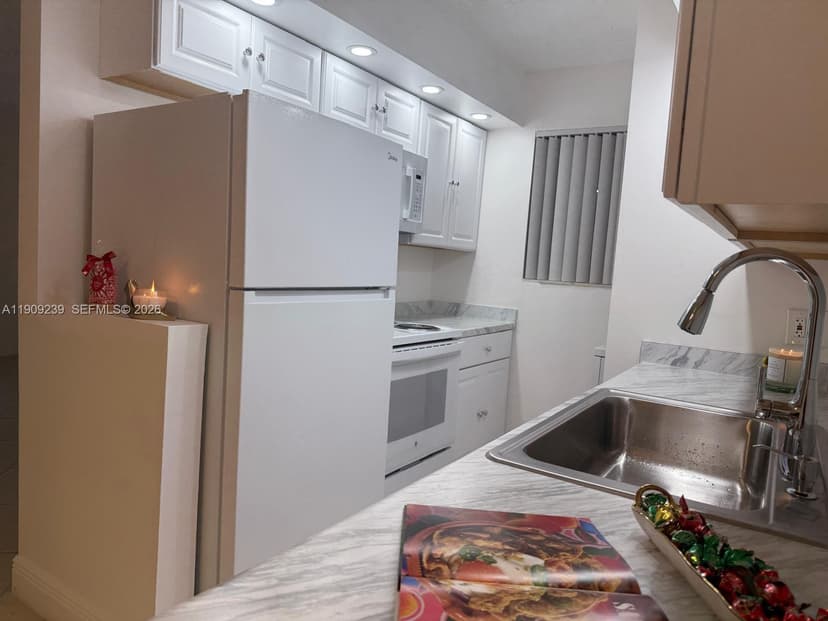 523 Trace Cir # 105, Deerfield Beach FL 33441