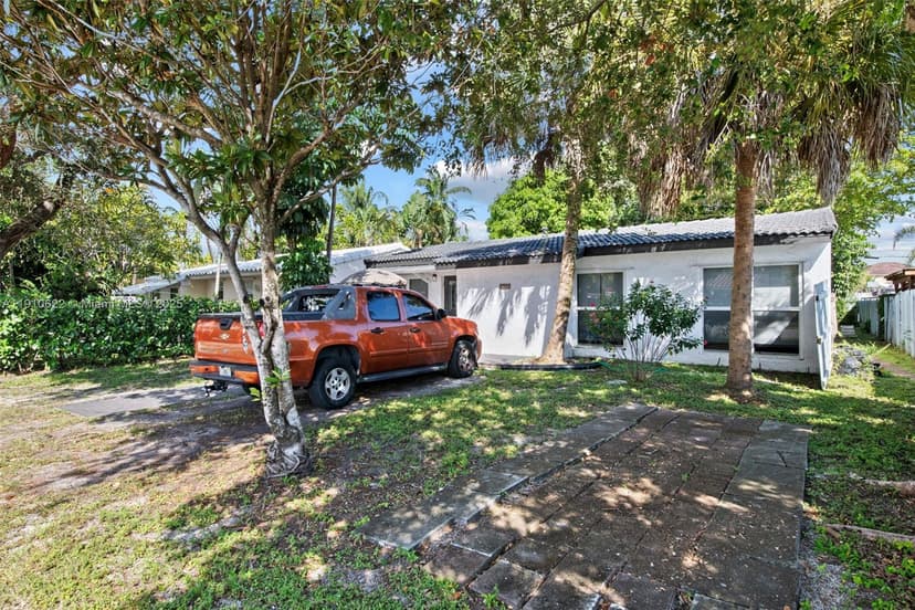 2227 Cleveland St, Hollywood FL 33020