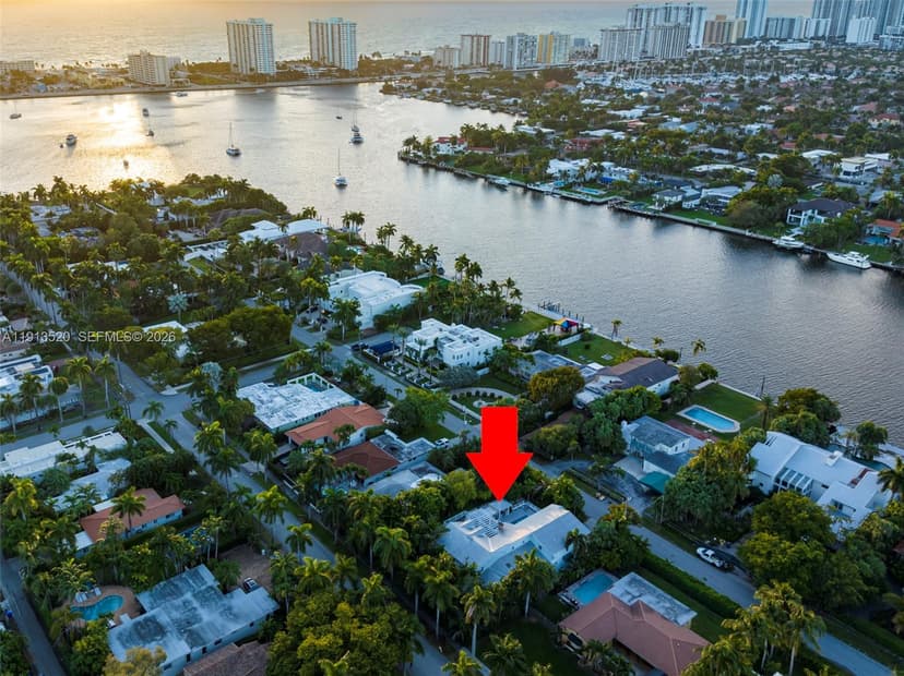 1025 N Southlake Dr, Hollywood FL 33019