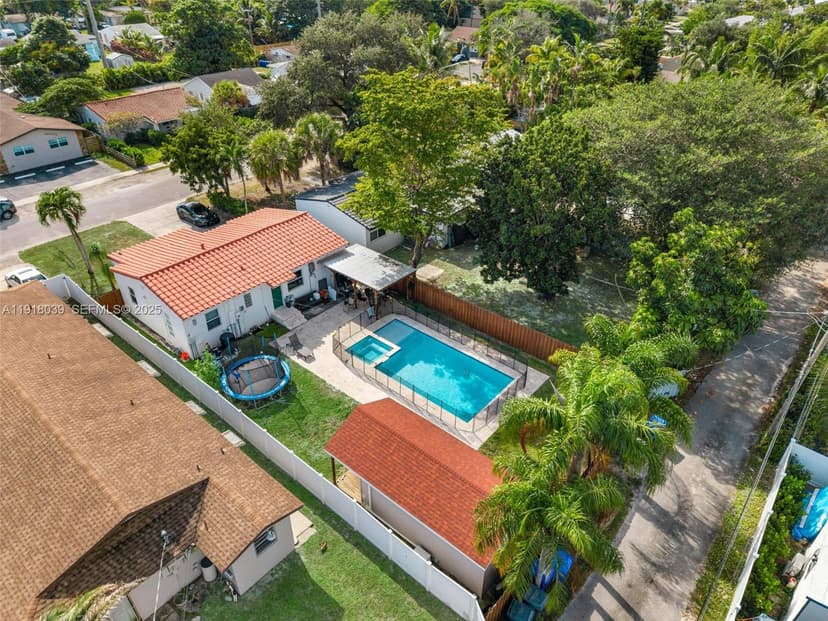 2215 Cleveland St, Hollywood FL 33020