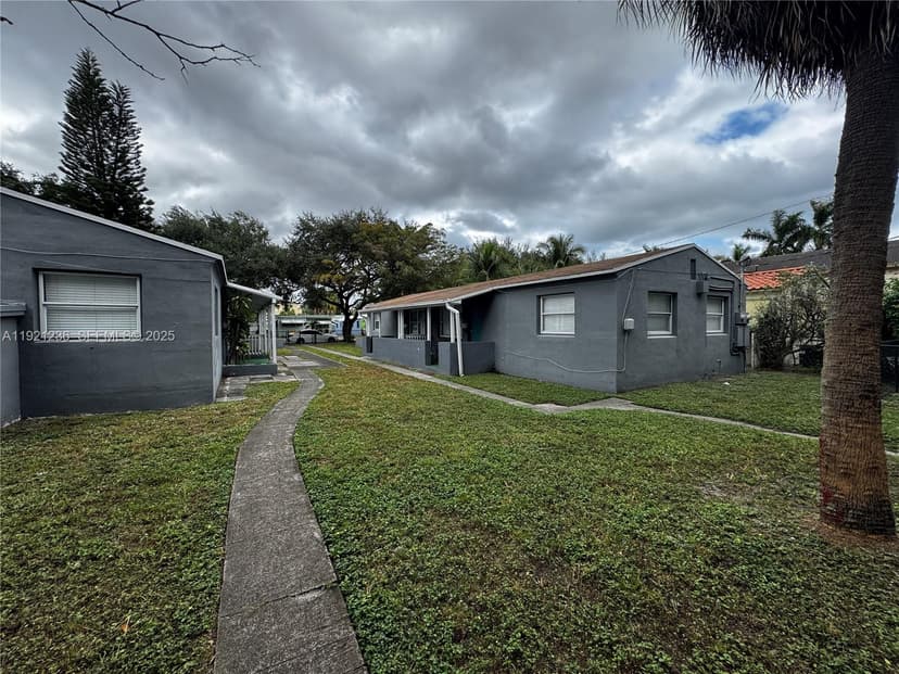 2034 Taylor St, Hollywood FL 33020