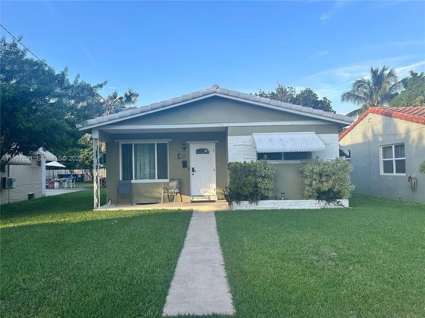 1915 Mayo St, Hollywood FL 33020