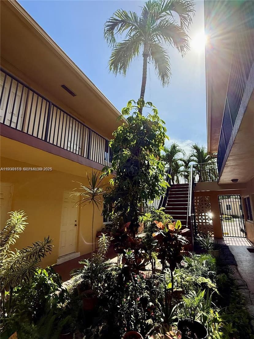 1733 Mayo St # 2, Hollywood FL 33020