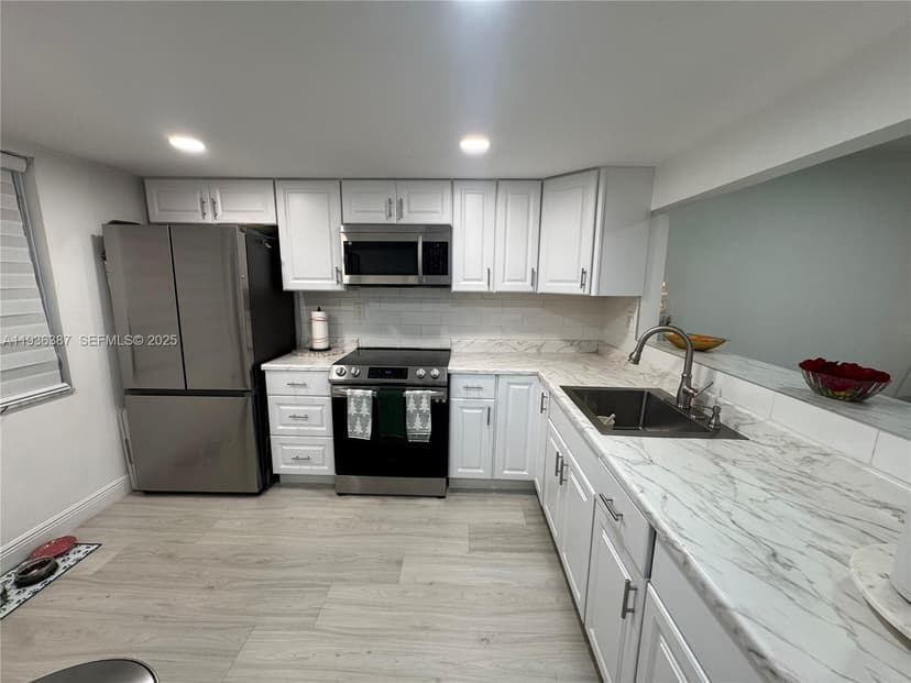 900 Colony Point Cir # 218, Pembroke Pines FL 33026