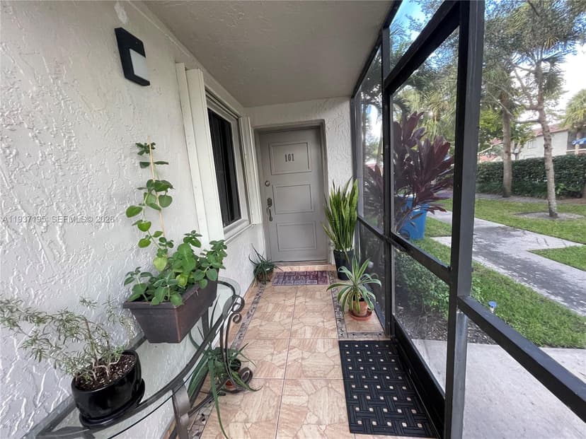 16240 Laurel Dr # 101, Weston FL 33326