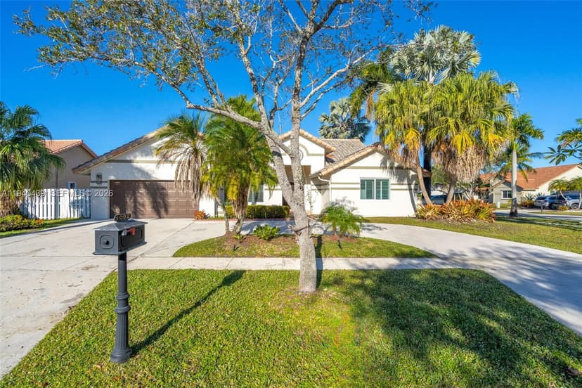 1092 NW 162nd Ave, Pembroke Pines FL 33028