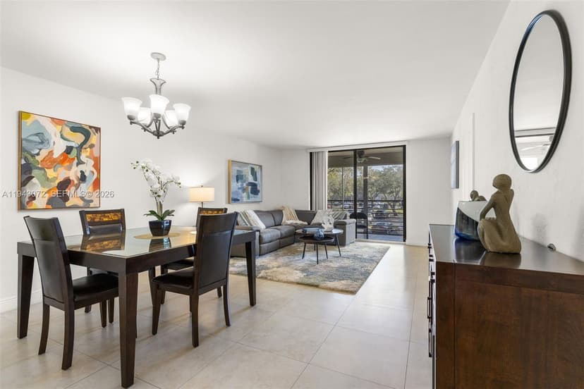 1000 Colony Point Cir # 220, Pembroke Pines FL 33026