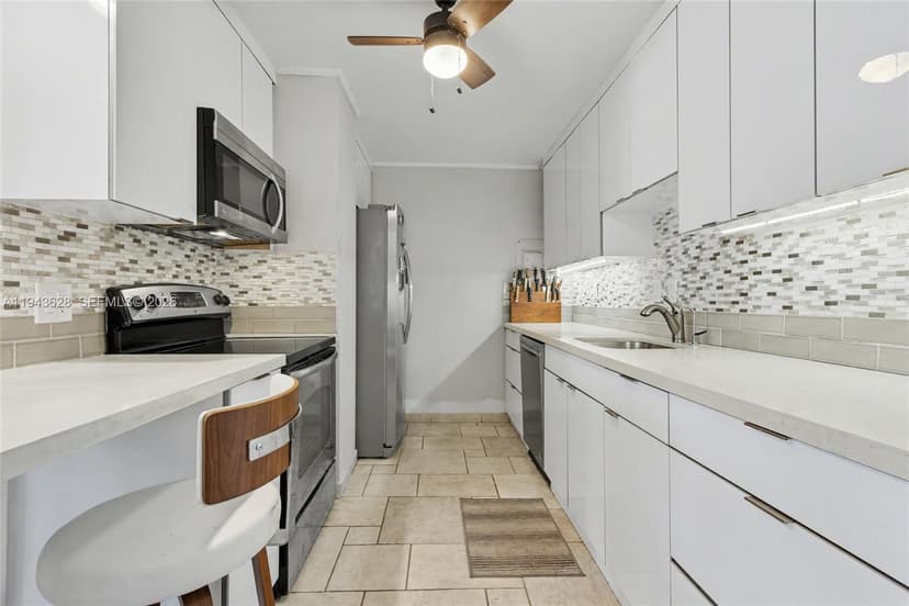 211 S Ocean Dr # 205, Hollywood FL 33019
