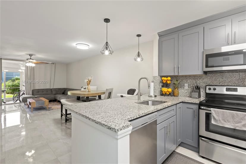 400 SE 10th St # 103, Deerfield Beach FL 33441