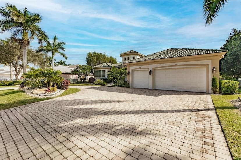 3250 W Stonebrook Cir, Davie FL 33330
