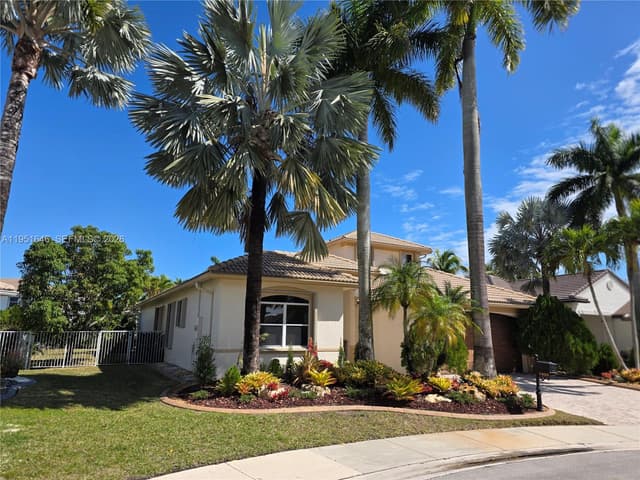 1905 Harbor View Cir, Weston FL 33327 - Weston, FL - Photo 3