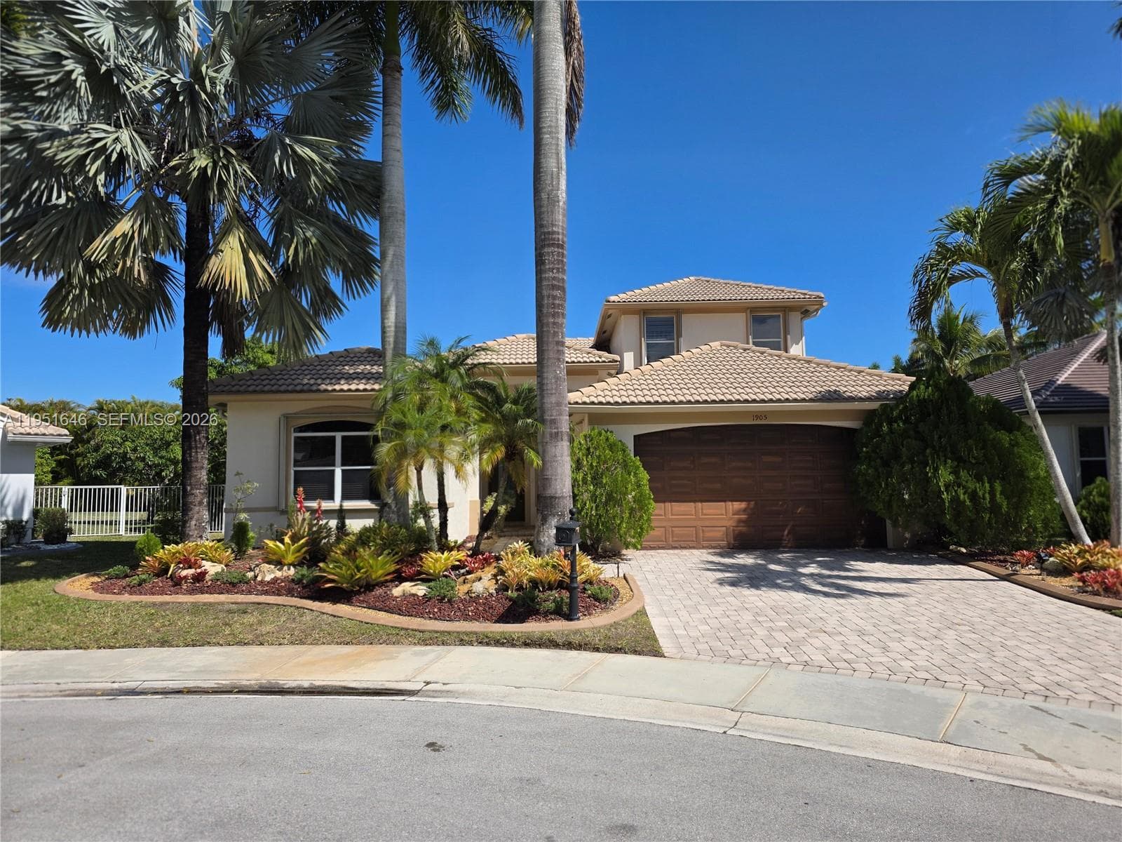 1905 Harbor View Cir, Weston FL 33327 - Weston, FL - Photo 1