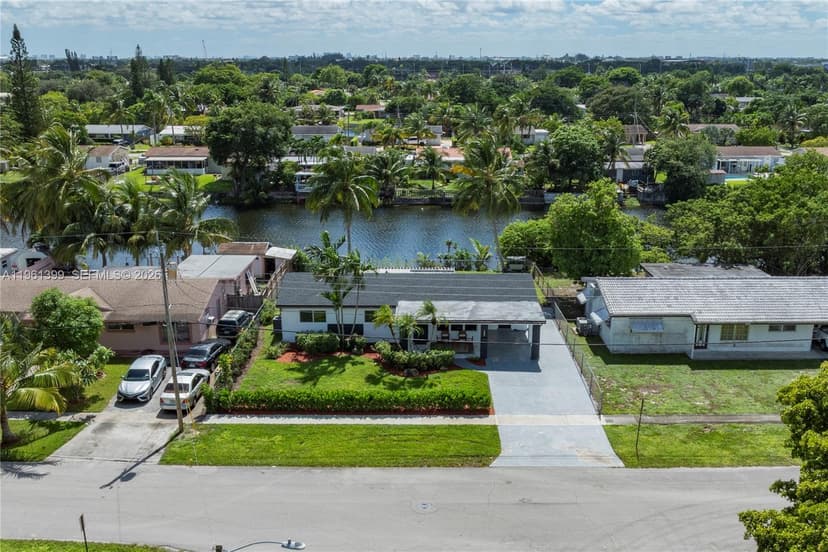 390 NW 40th St, Deerfield Beach FL 33064