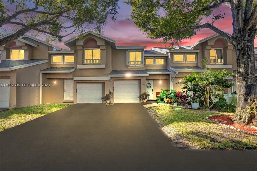 2260 W Discovery Cir W, Deerfield Beach FL 33442