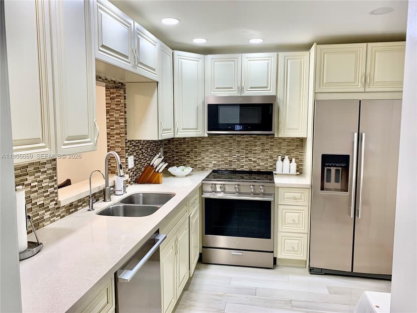 619 NE 14th Ave # 301, Hallandale Beach FL 33009