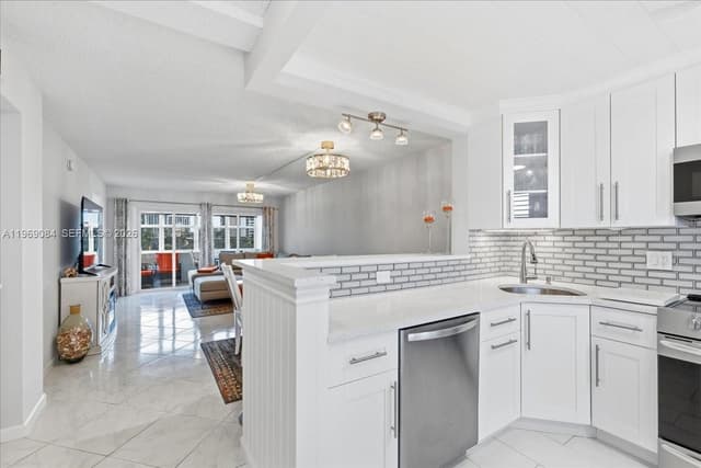 3201 NE 8th St # 405, Pompano Beach FL 33062 - Pompano Beach, FL - Photo 4